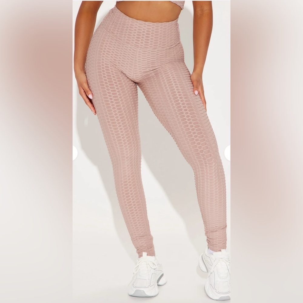 High waisted Scrunch Butt Textured Leggings Taupe Mocha Size L NWT